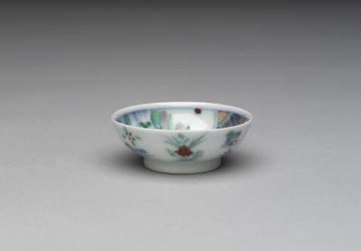 图片[2]-Saucer with wucai polychrome decoration, Ming dynasty, Chenghua reign (1465-1487)-China Archive